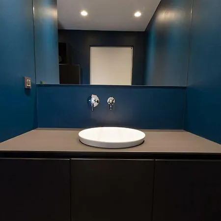 High-tech Modern With Quick Access Lejlighed Ljubljana